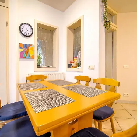 Holiday home Comfy Holiday In With Garden